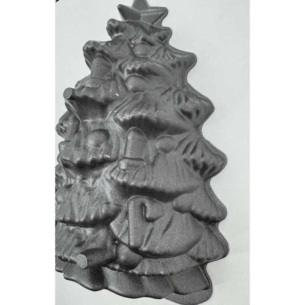 Nordic‎ Ware Christmas Tree Baking Pan Mold 4.5 cup 3D 10